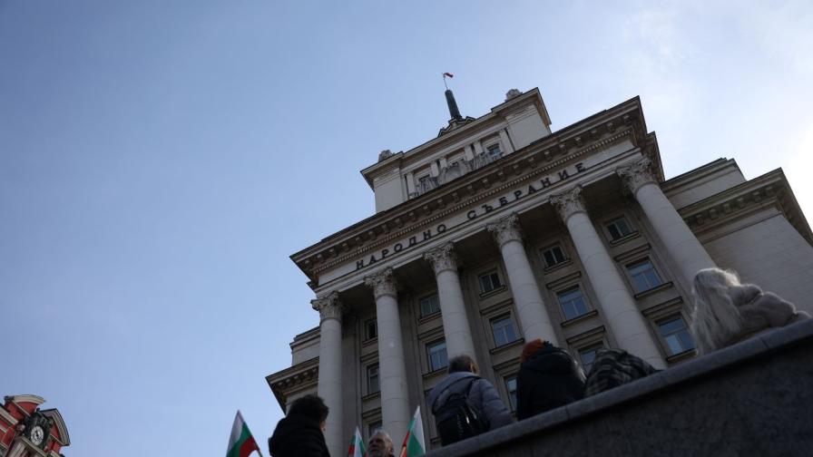 След внесения вот на недоверие: Управляващи и опозиция в ескалиращ сблъсък (ОБЗОР)