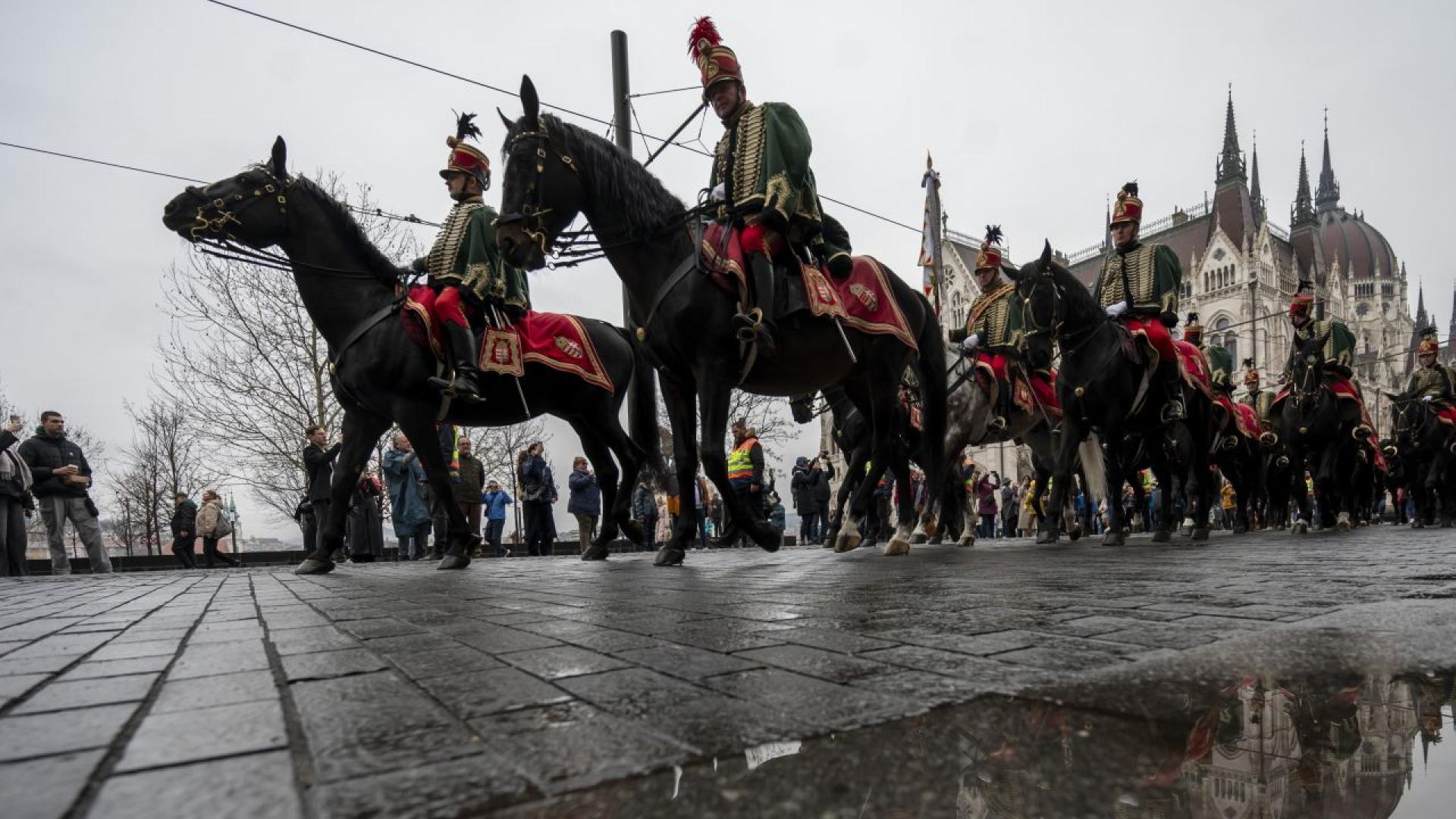 Голям протест срещу управляващите имаше в Унгария Десетки хиляди изпълниха