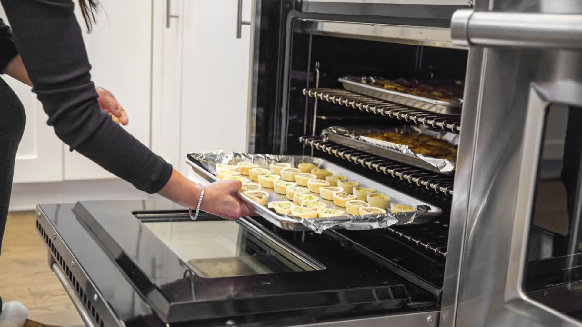 Много хора са свикнали да използват алуминиево фолио при готвене