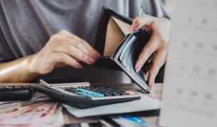 Къде отиват парите ви? 10 коварни разхода, които изяждат бюджета ви