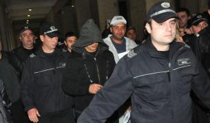 <p>Издирват трима от &quot;Наглите&quot;</p>
