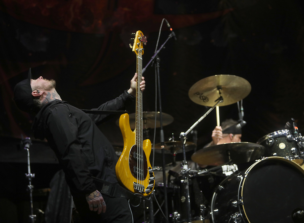 <p>DROWNING POOL</p>