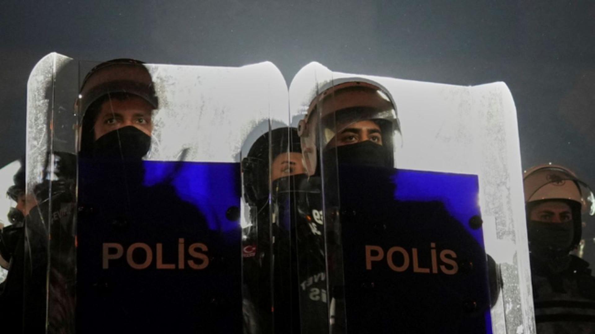 Министърът на вътрешните работи на Турция Али Йерликая съобщи че