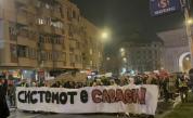 „Убийци!“, скандираха хиляди протестиращи в Скопие