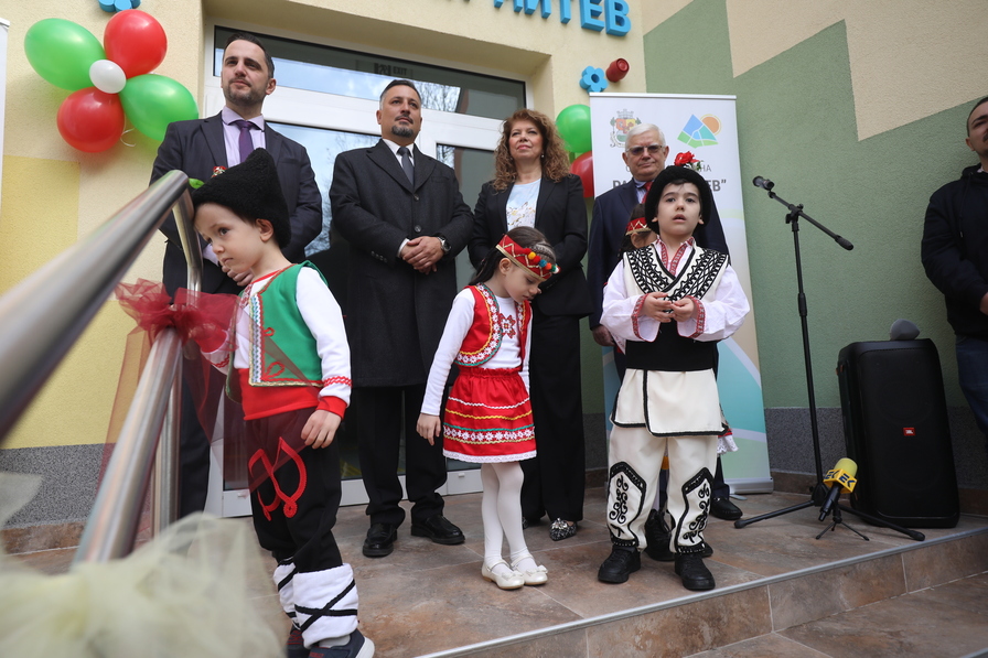 <p>Откриха ясла за 150 деца в столичния район &quot;Изгрев&quot;</p>