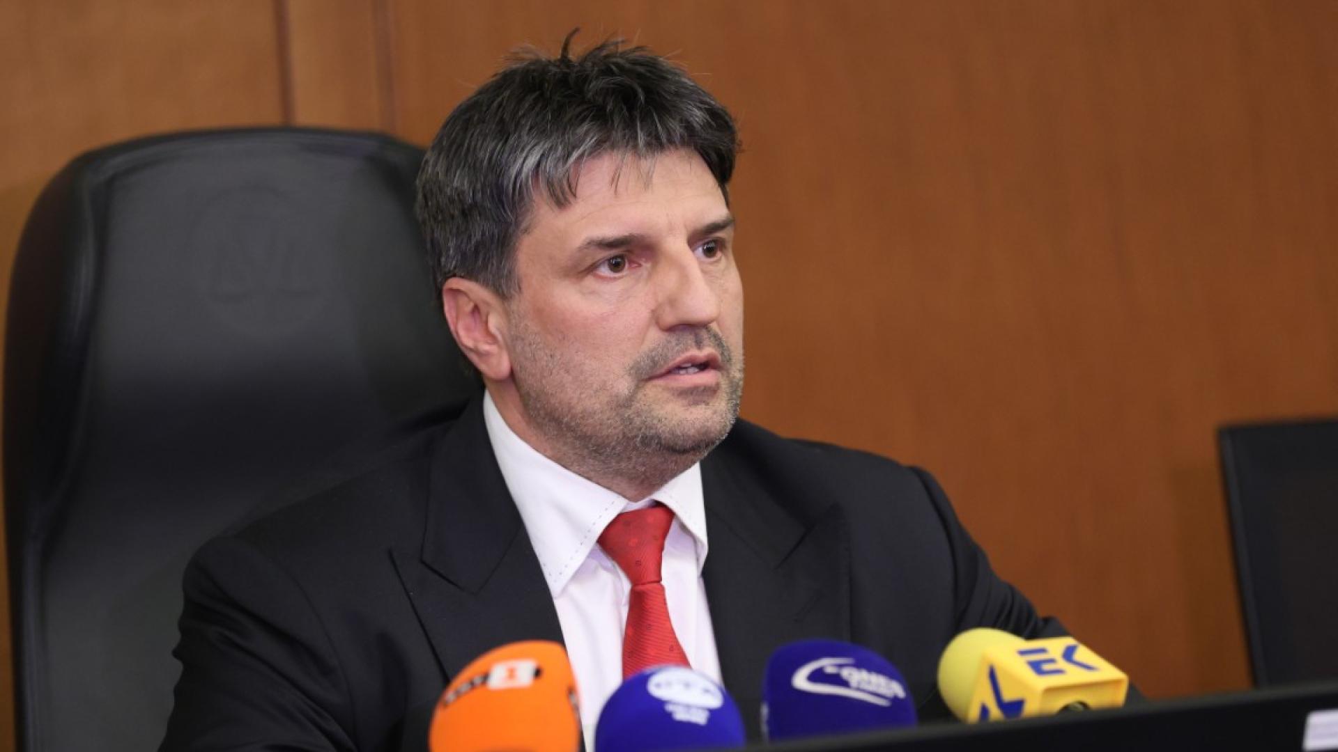 При операция на столичната полиция са задържани осем души във