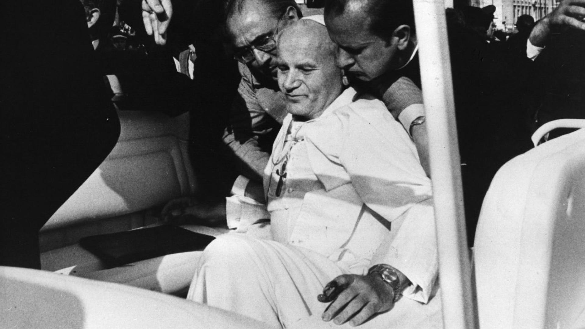 На 13 май 1981 г точно в 17 17 ч на