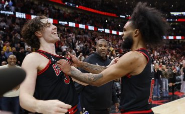 Чикаго победи Лейкърс с тройка зад центъра