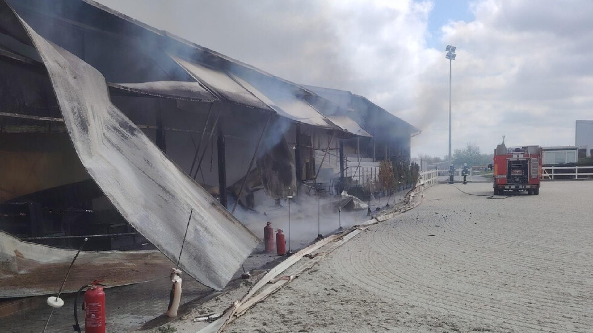 Пожар пламна в конната база в Царацово Сигнал за огъня