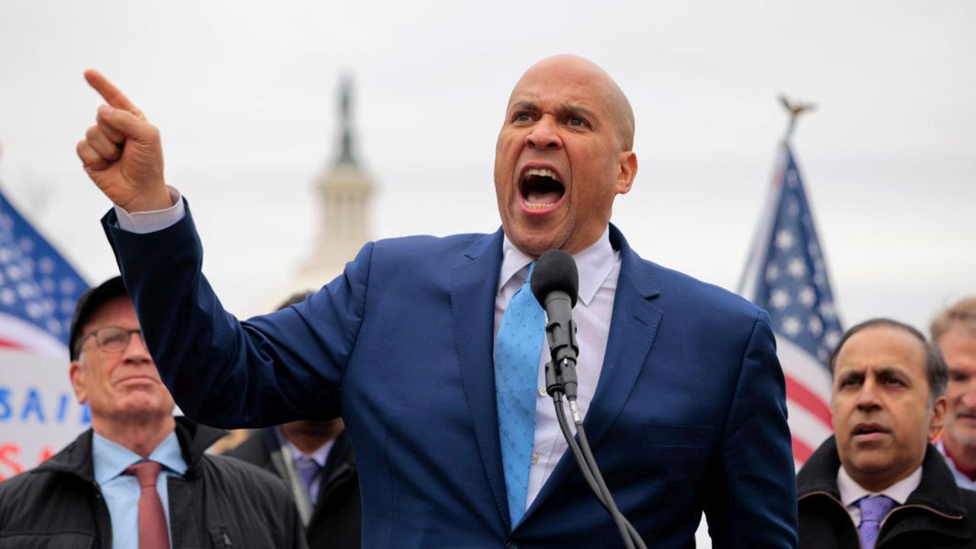 Американският сенатор Кори Букър постави рекорд за най дълга реч изнасяна