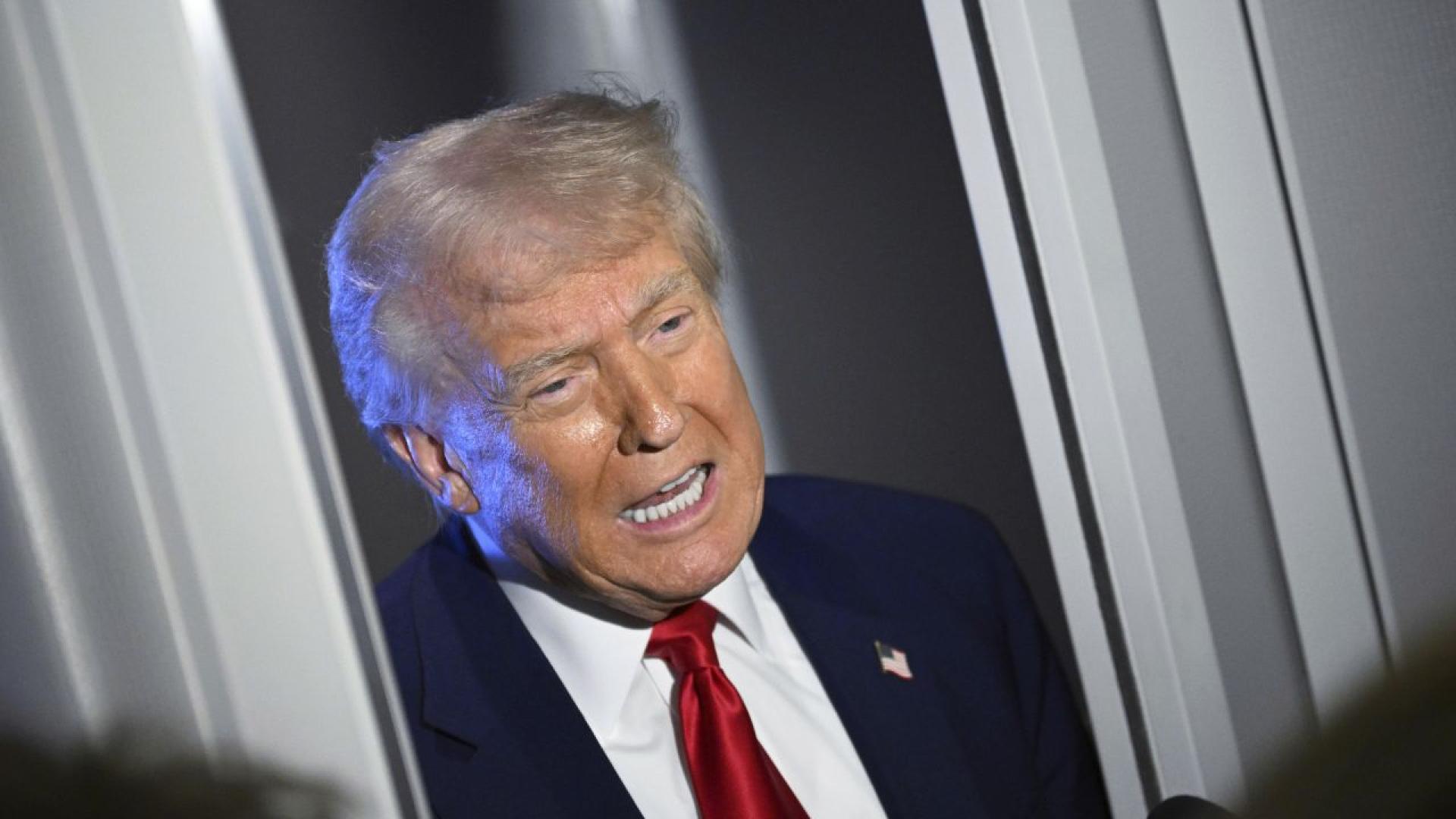 Президентът Тръмп отпразнува данъчния сезон миналата седмица когато наложи огромно