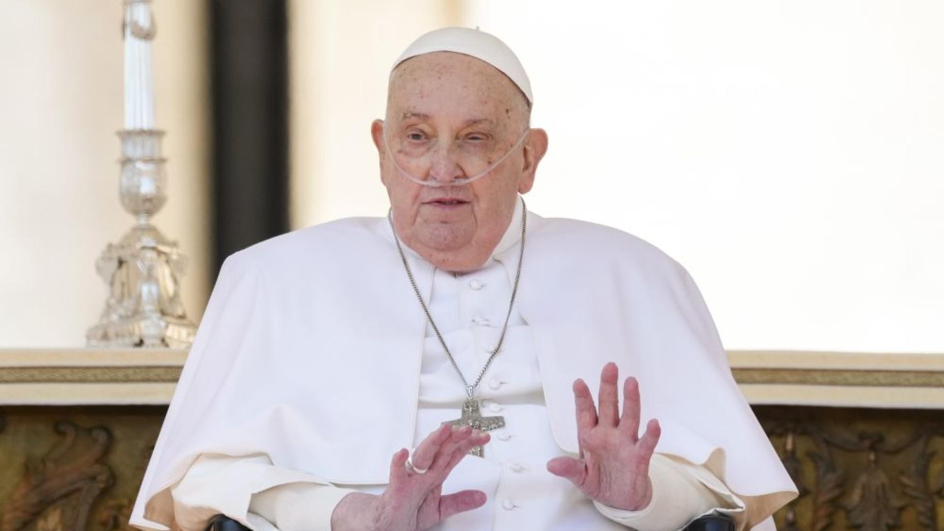 Папа Франциск се появи за пръв път пред обществеността след
