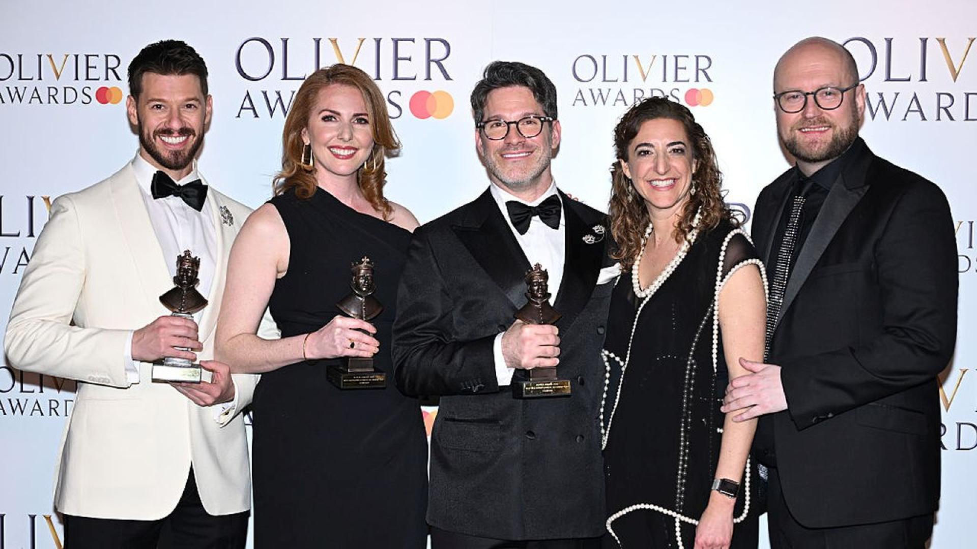 Лесли Манвил Джон Литгоу и Имелда Стаунтън бяха сред големите