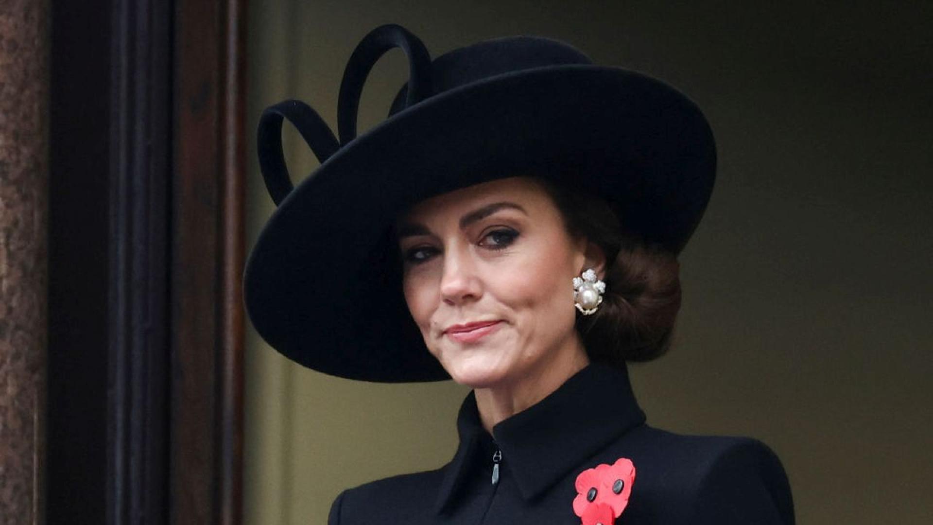 Кралските дами са задължени да се придържат към строги модни