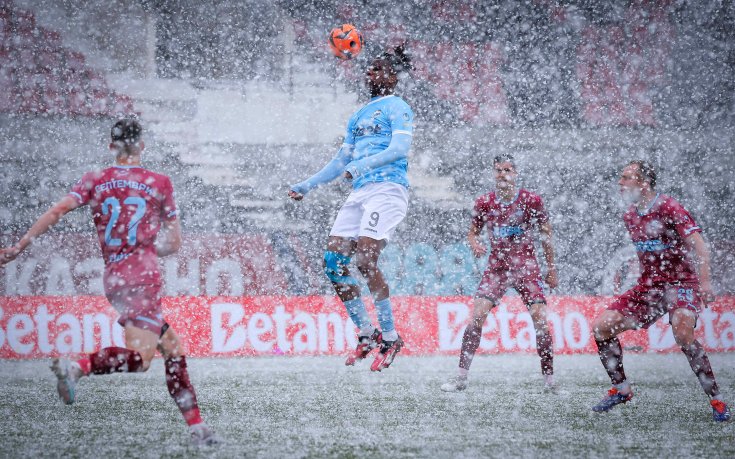 Арда не се затрудни срещу Септември в снежна битка в „Надежда”