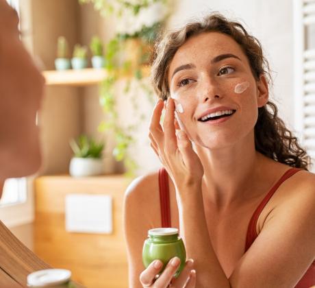 Сивкав тен сухота и досадно лющене са само част от