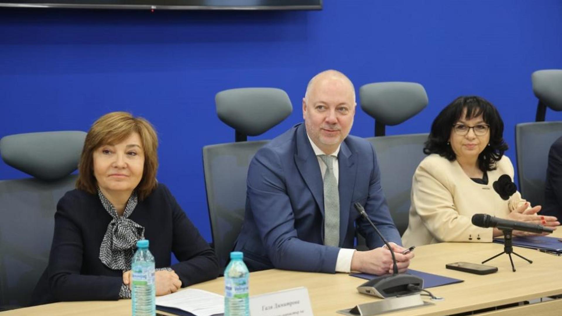 Пълната подкрепа на правителството за работата на приходните агенции изрази