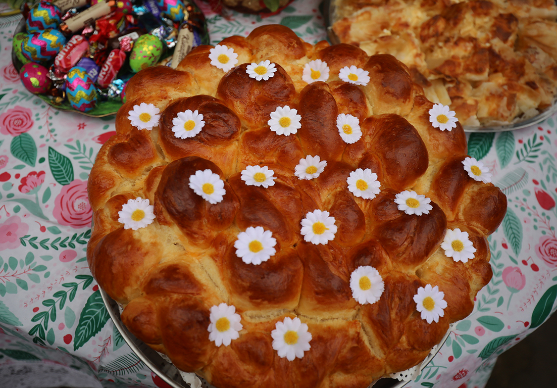<p>На Лазаровден, малки лазарки в село Гара Бов обиколиха къщите за здраве.</p>