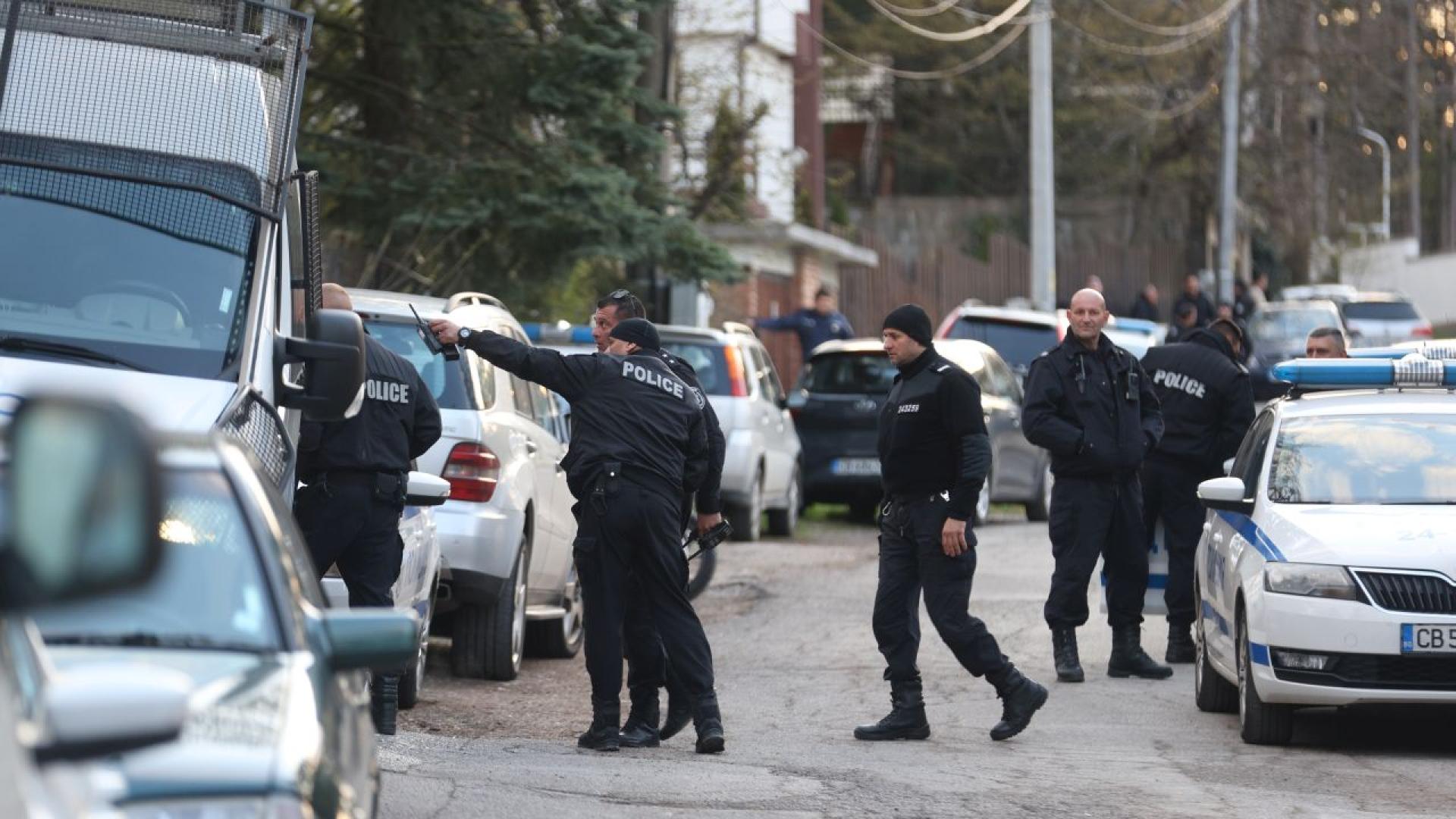 Спокойна сутрин след възникналото напрежение в късния съботен следобед 12