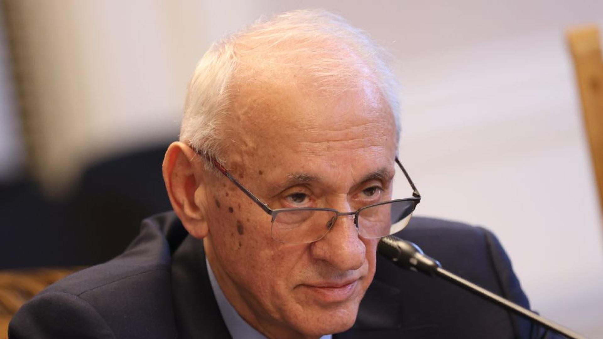 Не ме вкарвайте в политически интриги каза за БТА министърът