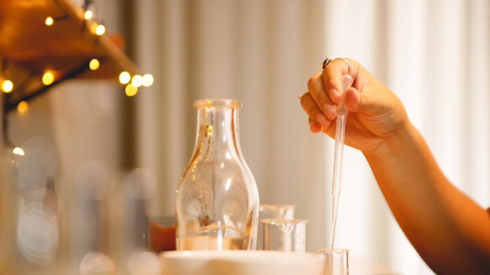 Представете си парфюм, който се променя през целия ден —