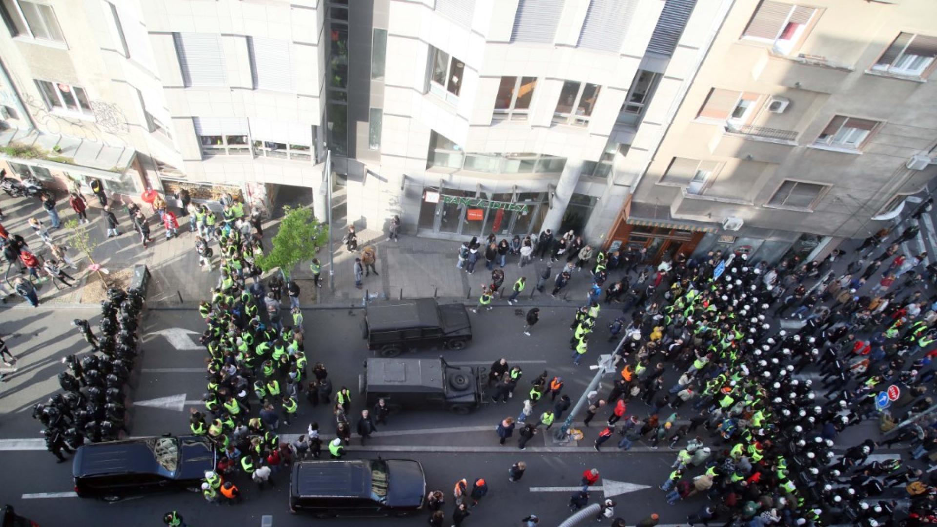 Хиляди се събраха в столицата на Сърбия с искане за