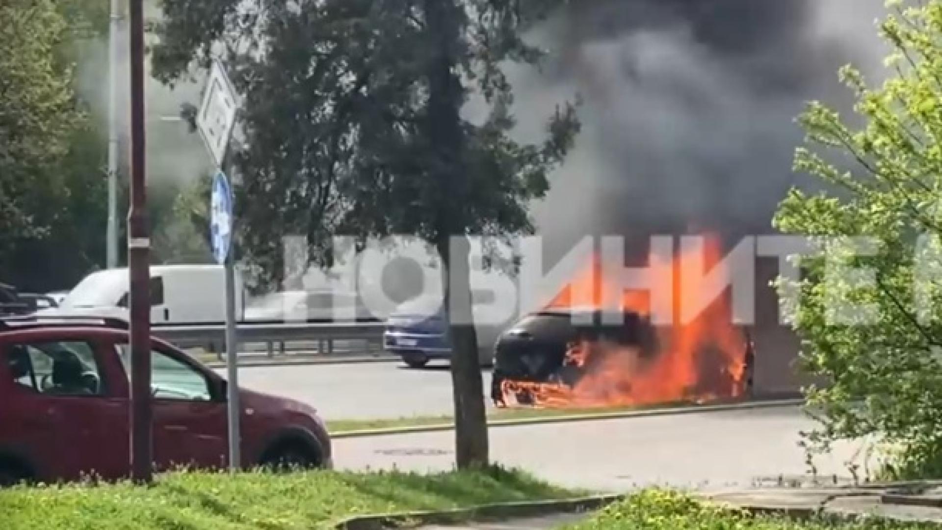 Кола се запали на бул Цариградско шосе в София предаде Сигналът