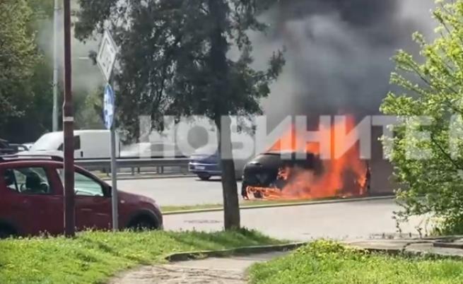 Кола пламна на бул. 