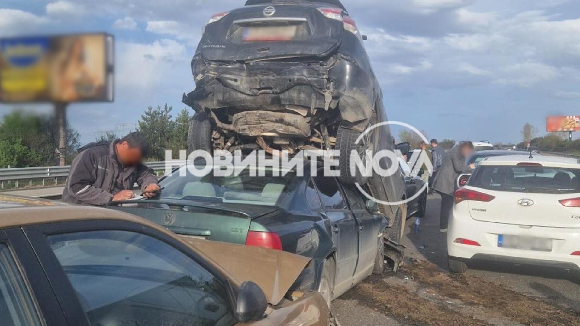 Верижна катастрофа със седем коли е станала при км 7 на