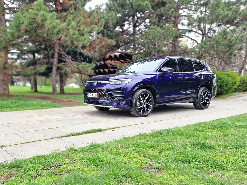 Когато си пристрастен към SUV, но нямаш 7-местен модел в гамата си това е проблем. Него Volkswagen решава с Tayron, който предлага опция за две допълнителни места и възможност за ползване на данъчен кредит у нас