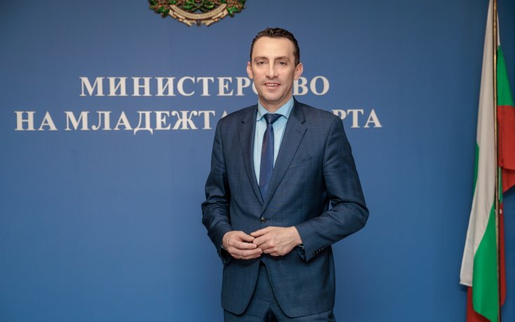 Министърът на спорта отпътува за Истанбул, за да посрещне волейболните звезди