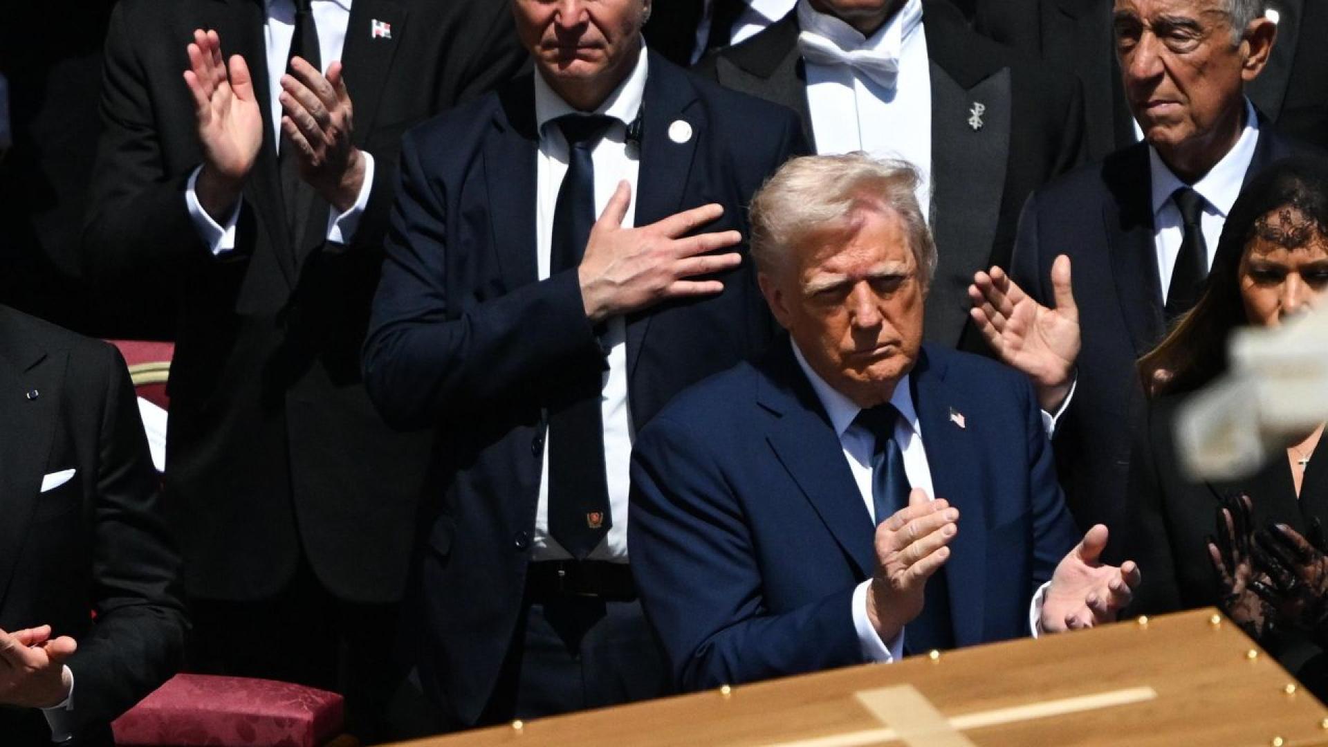 Папата бе изпратен от целия свят в събота но новините