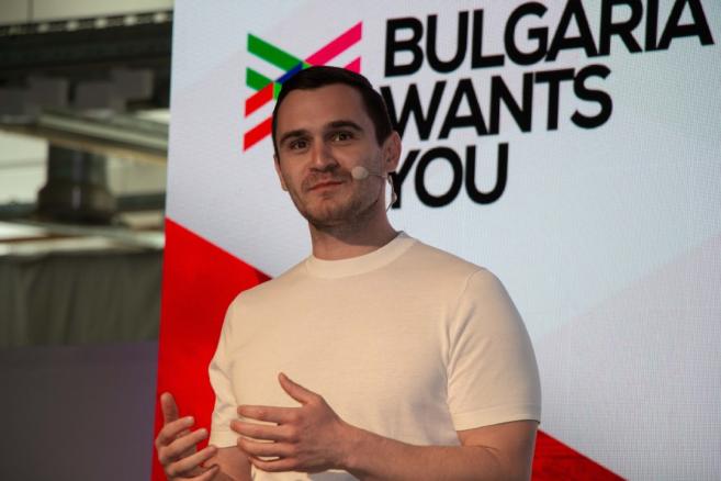  Юлиан Костов 