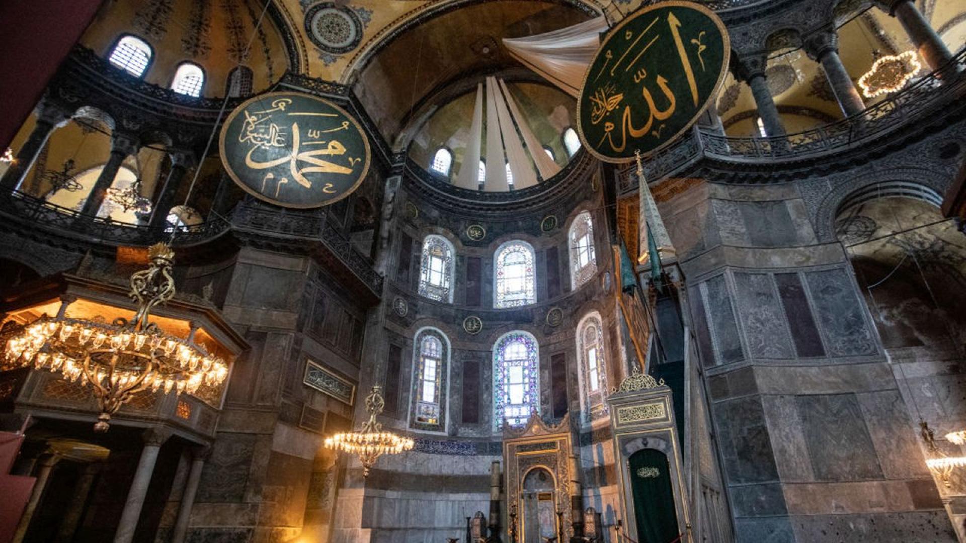 Независимо дали сте вярващи или не посещението на Света София