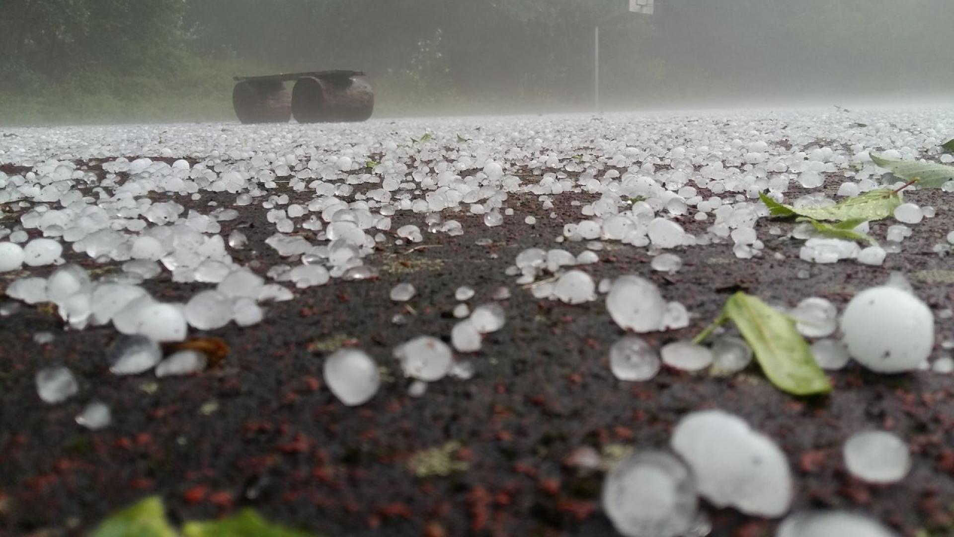 Мощни бури с опасни градушки и разрушителни ветрове ще връхлетят части