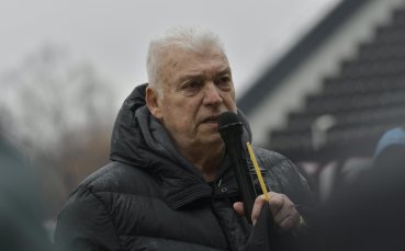 Христо Бонев и ветерани на Локомотив Пловдив с обръщение към отбора