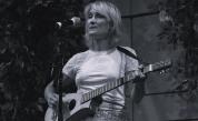 <p>Почина изпълнителката на хита "I Kissed a Girl"</p>