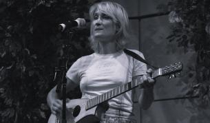 <p>Почина изпълнителката на хита "I Kissed a Girl"</p>