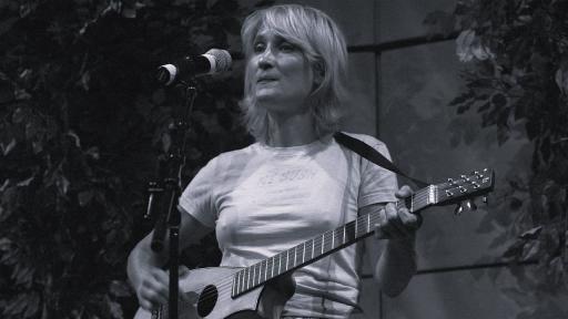 <p>Почина изпълнителката на хита "I Kissed a Girl"</p>