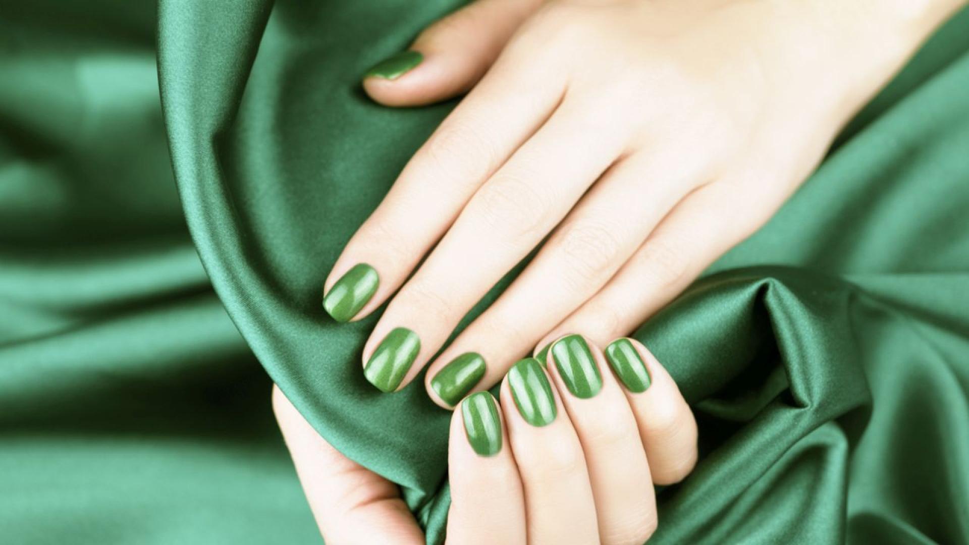 Нова тенденция за красота наречена теорията за зелените нокти набира