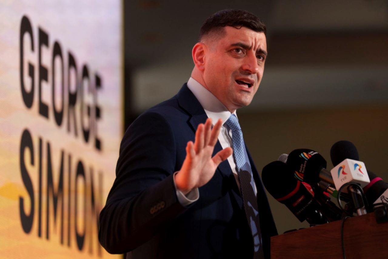Искат Конституционният съд на Румъния да анулира президентските избори