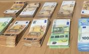 Митничари откриха пачки евро под леглото на тираджия