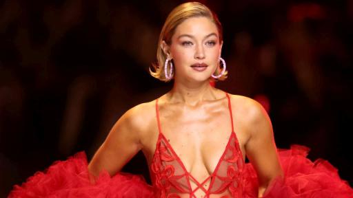 Джиджи Хадид изненада с черна коса (СНИМКИ)