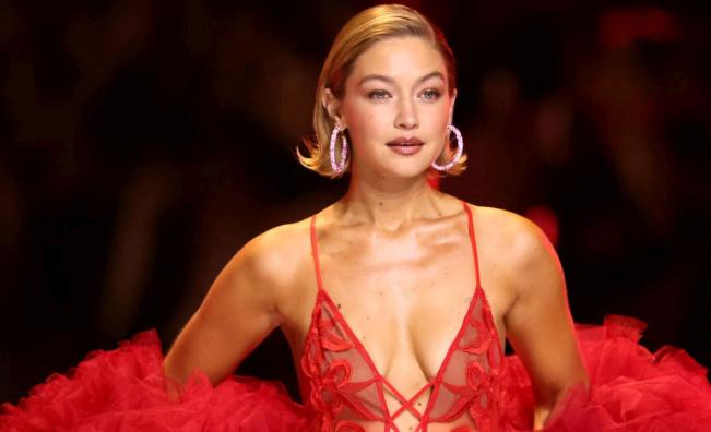 Джиджи Хадид изненада с черна коса (СНИМКИ)