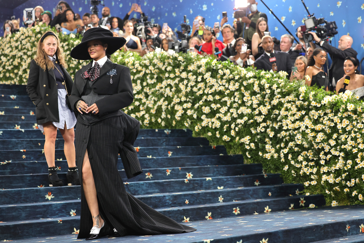 <p>Риана и A$AP Rocky обявиха, че очакват третото си дете по време на Met Gala.</p>