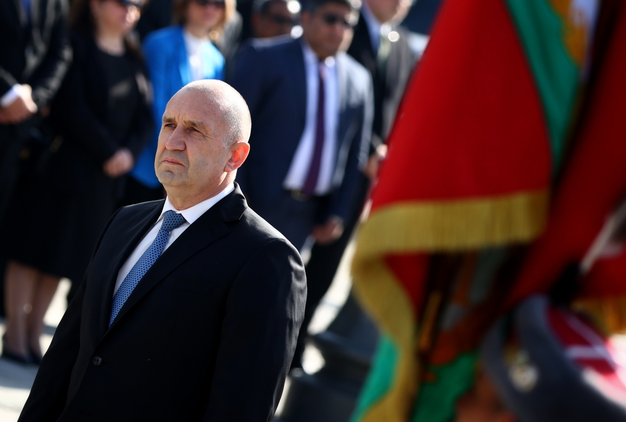 <p>Водосвет на бойните знамена и знамената светини се състоя днес, в Деня на храбростта и празник на Българската армия - 6 май, Гергьовден, на пл. &bdquo;Свети Александър Невски&quot; при Паметника на Незнайния воин.</p>