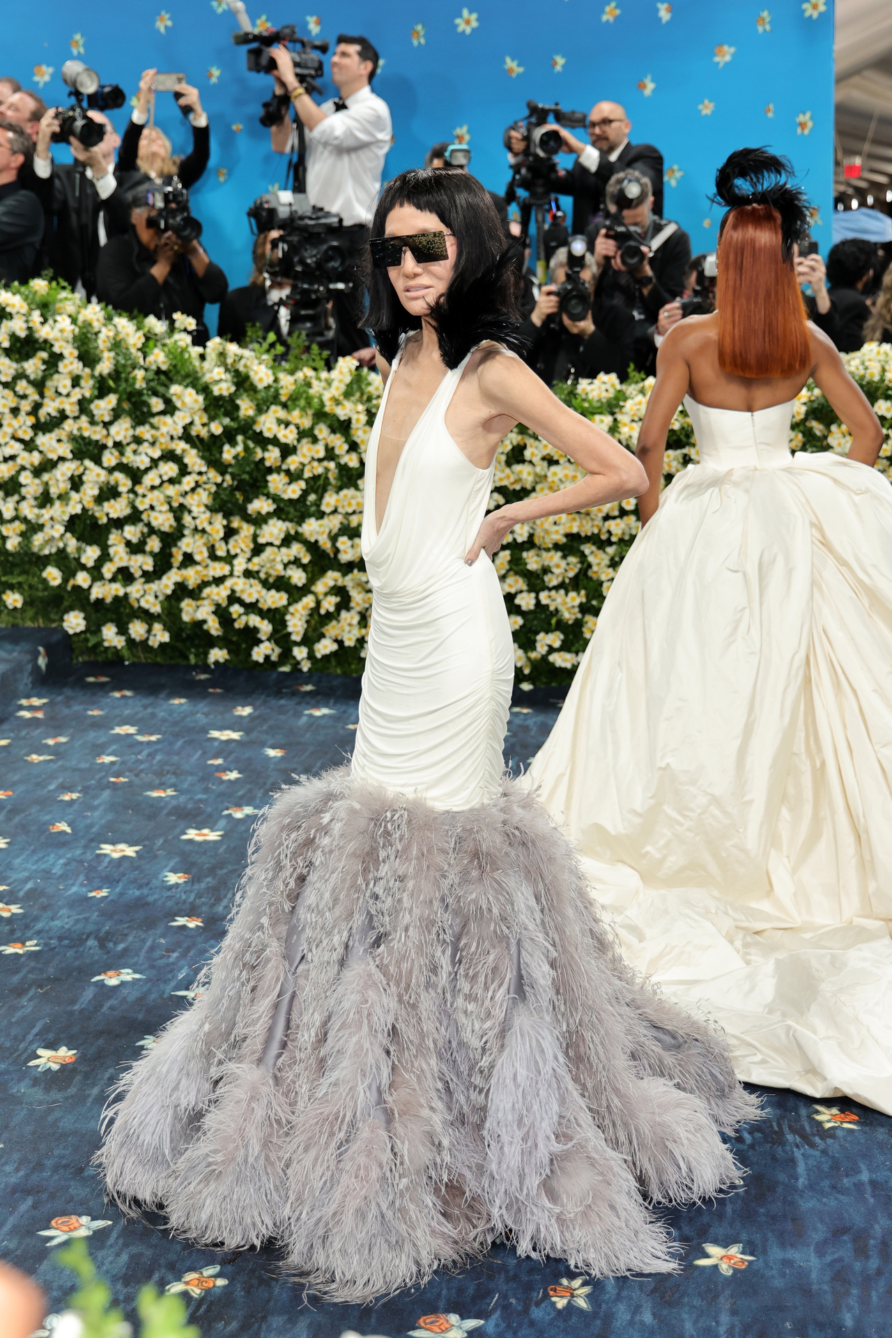 <p>Вера Уанг срази червения килим на Met Gala 2025 с дръзка визия и нова прическа.</p>