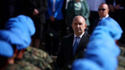 Радев към военнослужещите: Аз вярвам, че ще отхвърлите всеки опит за разкол и унижение