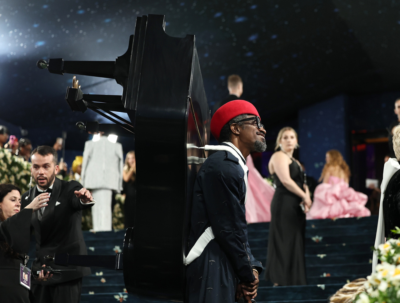 <p>Andr&eacute; 3000 се появи с роял на гърба си на Met Gala 2025</p>