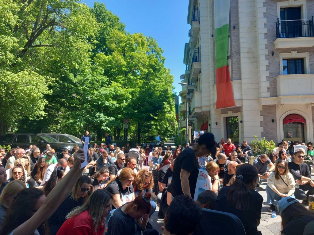 От клиниката, в която почина Ангел, ще съдят протестиращи
